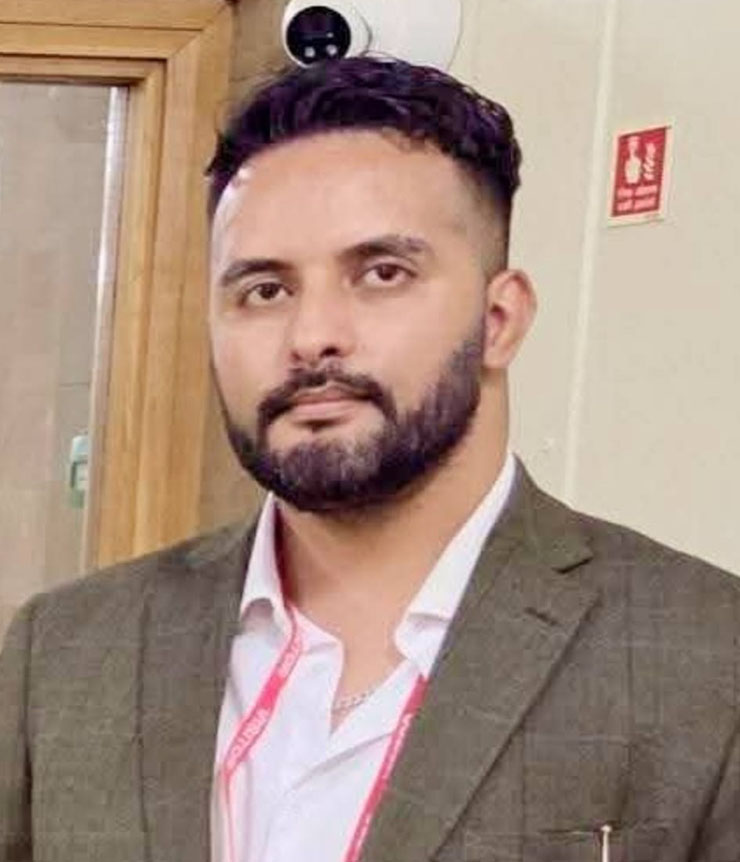 Zeeshan Barki, DVSA approved driving Instructor